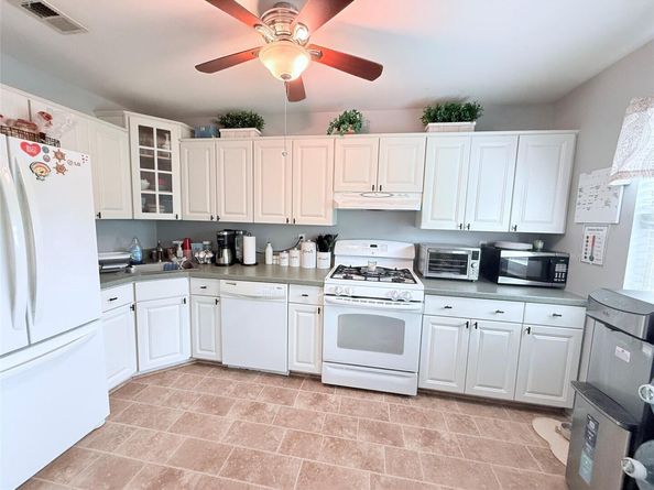 5 Petersen Court 5, West Babylon NY 11704