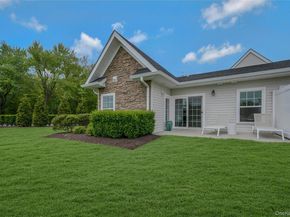 2300 Fox Hill Drive 1101, Baiting Hollow NY 11933