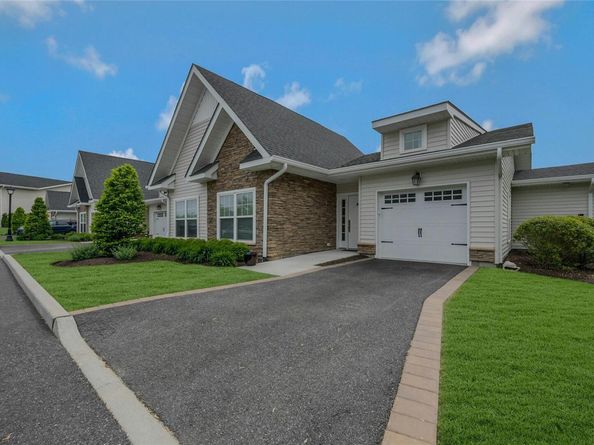 2300 Fox Hill Drive 1101, Baiting Hollow NY 11933