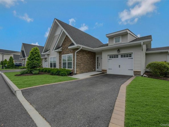 2300 Fox Hill Drive 1101, Baiting Hollow NY 11933