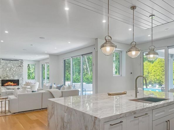 8 Ashwood Court, Southampton NY 11968