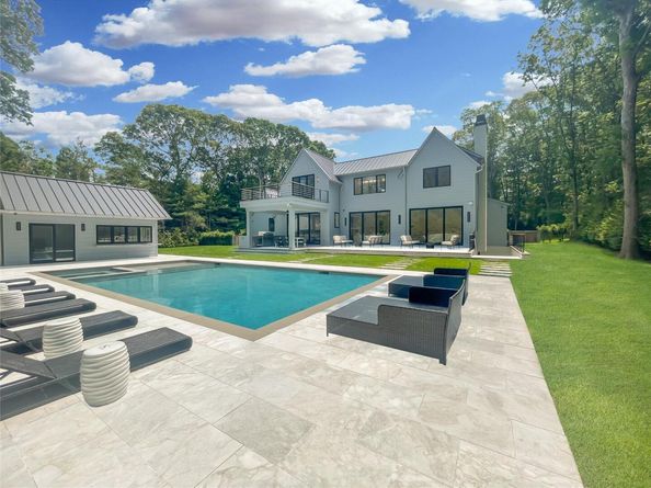 8 Ashwood Court, Southampton NY 11968