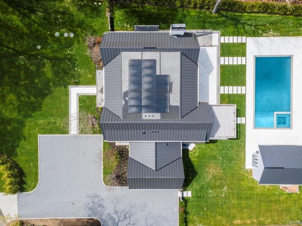 8 Ashwood Court, Southampton NY 11968