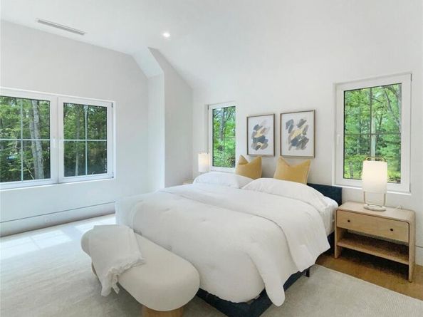 8 Ashwood Court, Southampton NY 11968