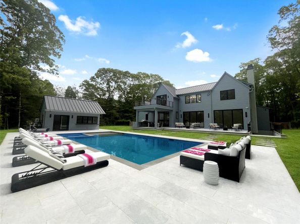 8 Ashwood Court, Southampton NY 11968