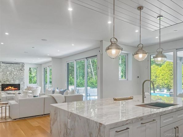 8 Ashwood Court, Southampton NY 11968