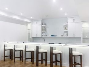 8 Ashwood Court, Southampton NY 11968