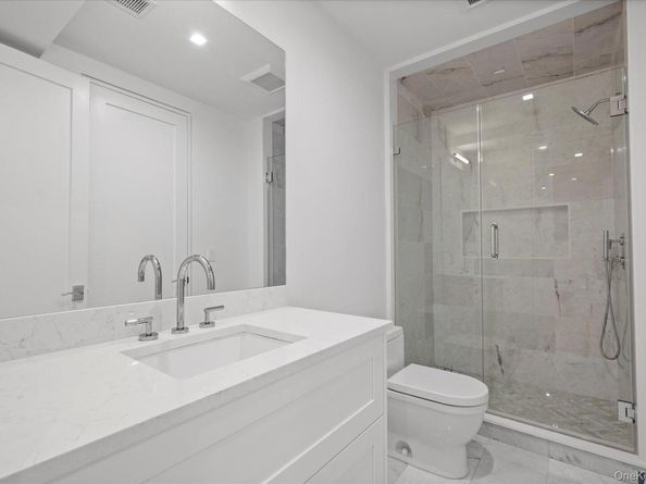 8 Ashwood Court, Southampton NY 11968