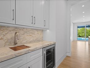 8 Ashwood Court, Southampton NY 11968