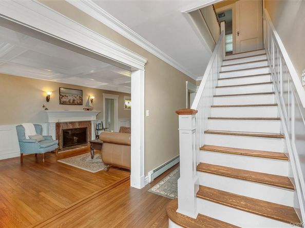 104 Grohmans Lane, Plainview NY 11803