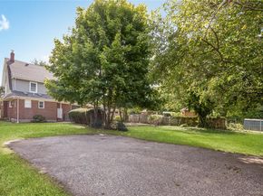 104 Grohmans Lane, Plainview NY 11803