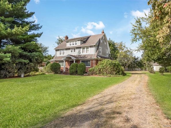 104 Grohmans Lane, Plainview NY 11803