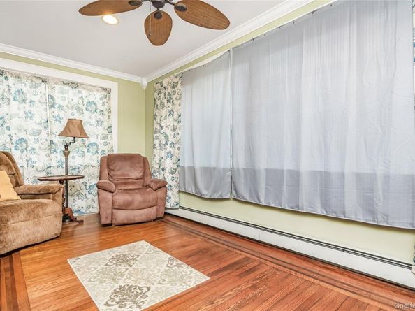104 Grohmans Lane, Plainview NY 11803