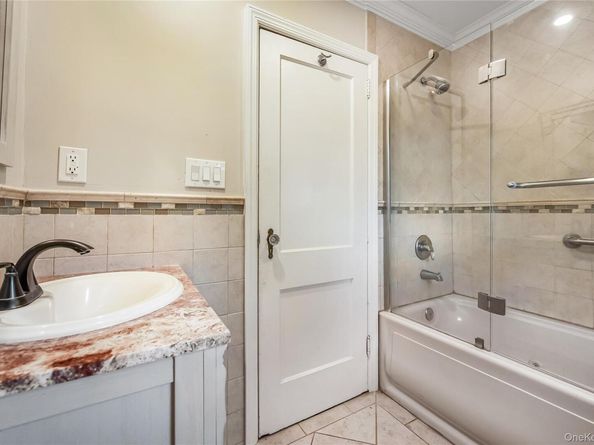 104 Grohmans Lane, Plainview NY 11803