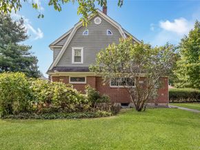 104 Grohmans Lane, Plainview NY 11803