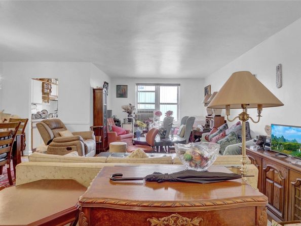 325 E 201st 6E, Bronx NY 10458