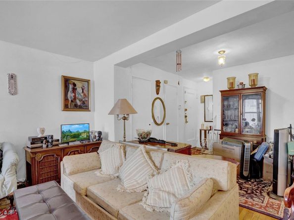 325 E 201st 6E, Bronx NY 10458