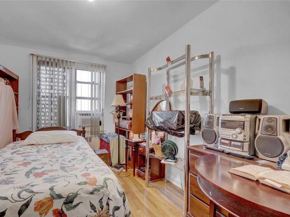 325 E 201st 6E, Bronx NY 10458