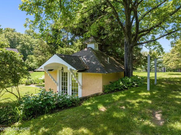 577 Round Hill Road, Greenwich CT 06830