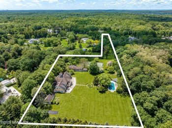 577 Round Hill Road