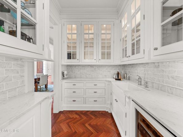 62 Summersweet Lane, New Canaan CT 06840