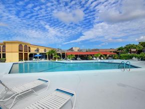 3871 Via Poinciana 403, Lake Worth FL 33467