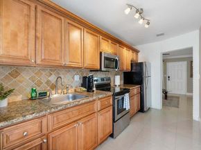 1039 N Victoria Park Road 13, Fort Lauderdale FL 33304