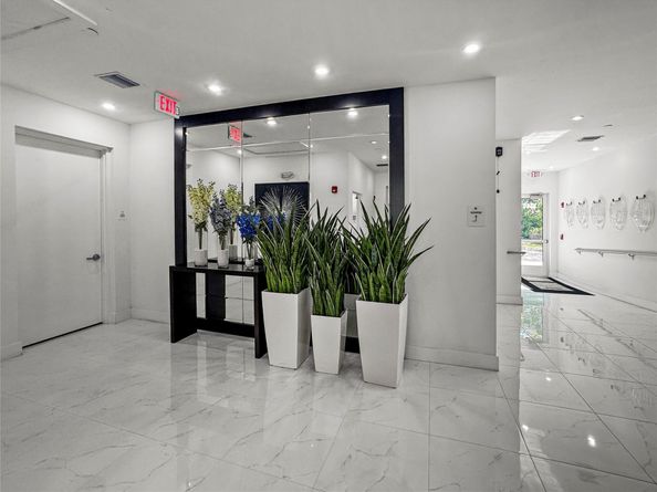 1044 NE 18th Ave 203, Fort Lauderdale FL 33309