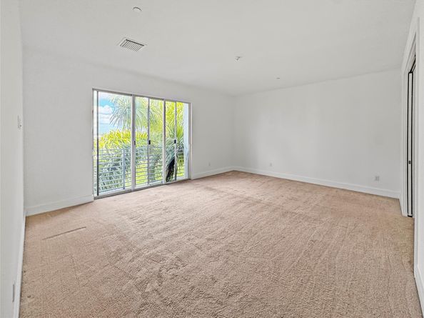 1044 NE 18th Ave 203, Fort Lauderdale FL 33309