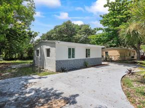4520 SW 38th St, West Park FL 33023