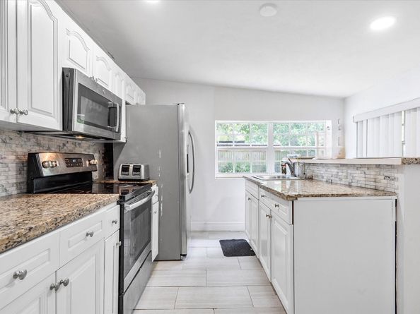4520 SW 38th St, West Park FL 33023