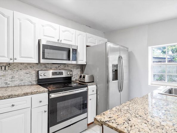 4520 SW 38th St, West Park FL 33023