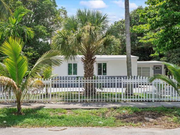 4520 SW 38th St, West Park FL 33023