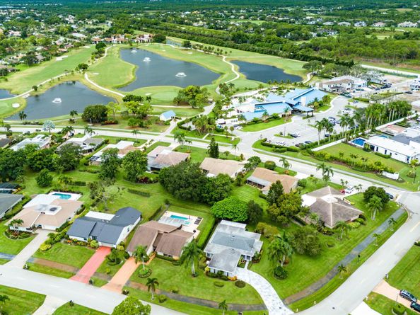 13692 Crosspointe Drive, Palm Beach Gardens FL 33418
