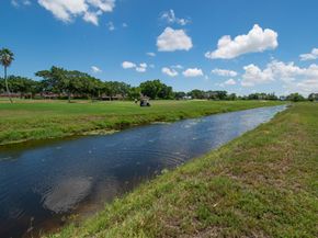 4696 Lucerne Lakes Boulevard 102, Lake Worth FL 33467