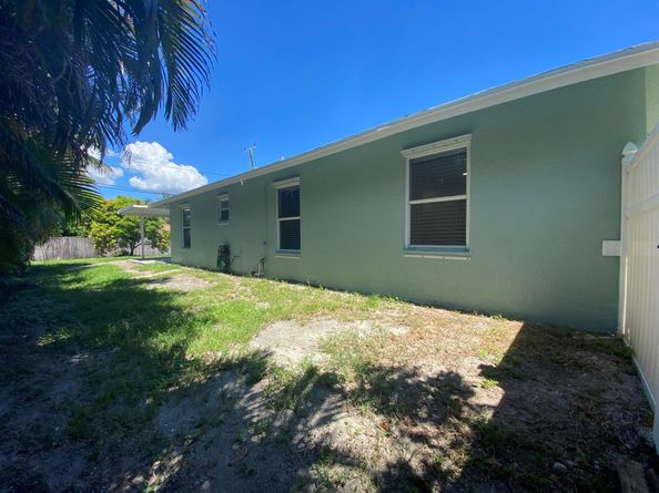 3837 Riedel Avenue, Palm Springs FL 33461