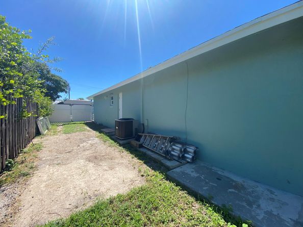 3837 Riedel Avenue, Palm Springs FL 33461
