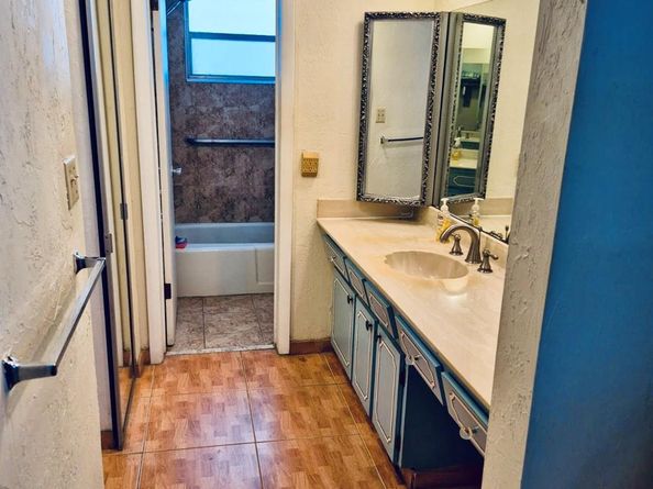 4000 NW 44th 106, Lauderdale Lakes FL 33319
