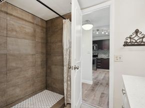 427 Golden Isles Dr 6D, Hallandale Beach FL 33009