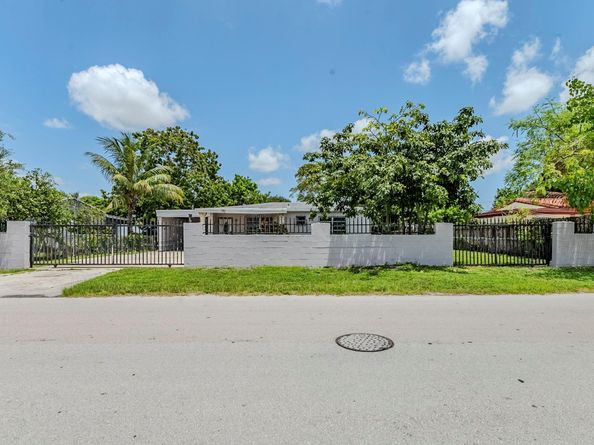745 NW 144th St, Miami FL 33168