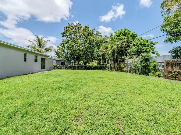 745 NW 144th St, Miami FL 33168