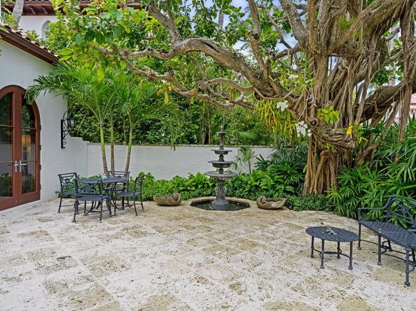 424 Brazilian Avenue, Palm Beach FL 33480