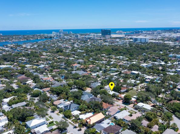 810 SE 10th St, Fort Lauderdale FL 33316
