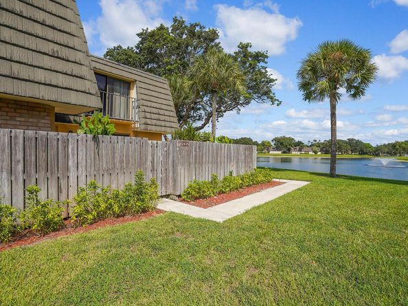 2435 24th Way, West Palm Beach FL 33407