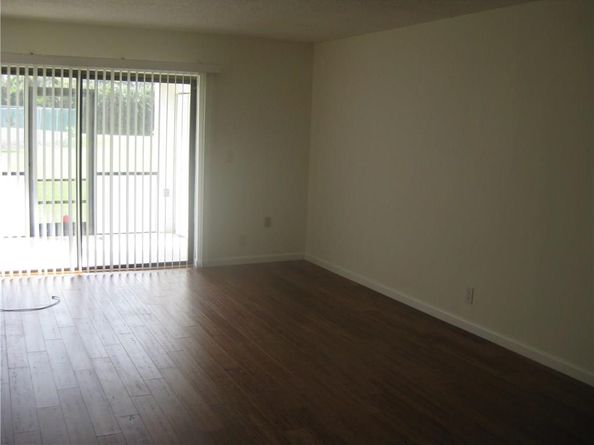 9233 SW 8th St 103, Boca Raton FL 33428