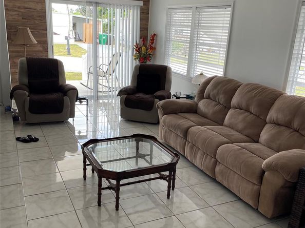 8550 SW 22nd St, Davie FL 33324