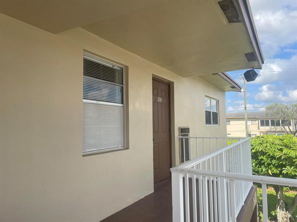 7600 NW 5th Court 208, Margate FL 33068