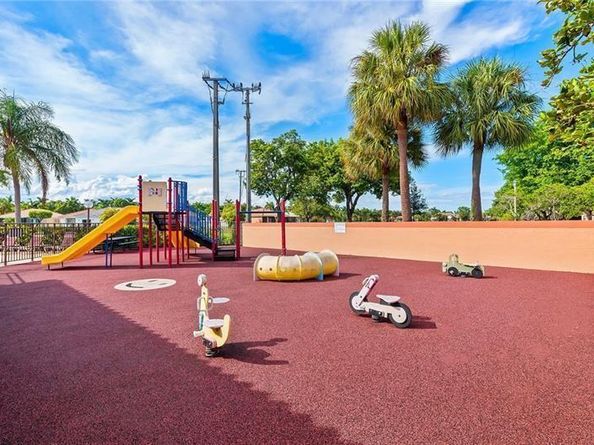 45 Columbia Court, Deerfield Beach FL 33442