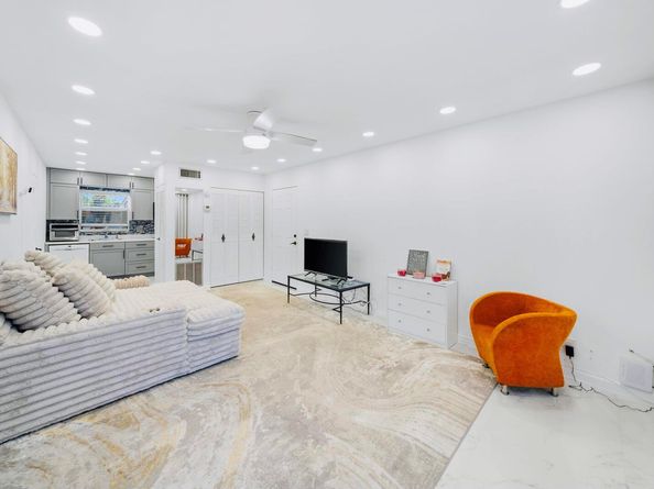129 Lake Carol Drive 129, West Palm Beach FL 33411