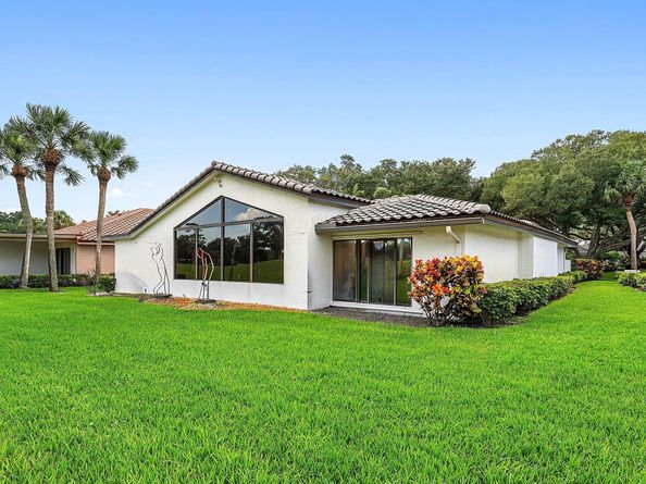 14 Oaks Lane, Boynton Beach FL 33436